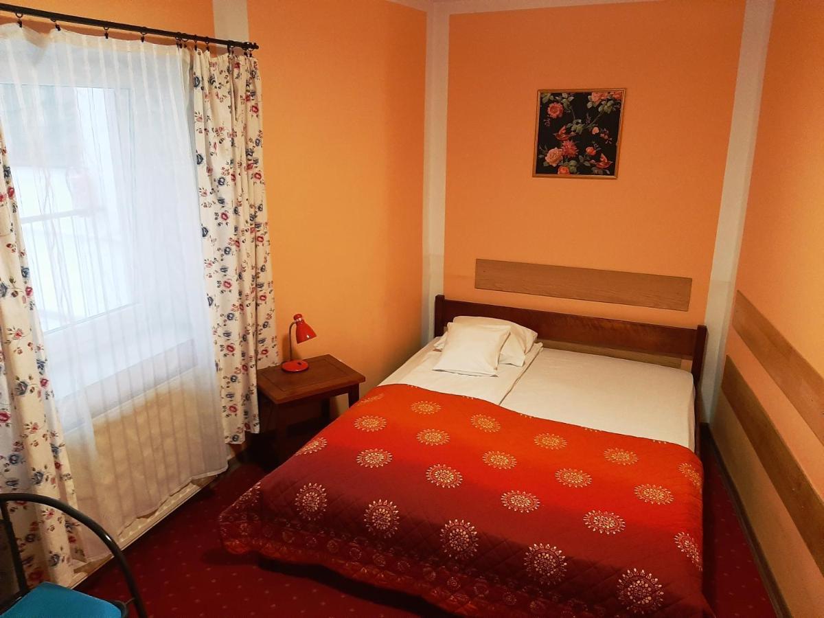 Red Carpet Hostel Краків Екстер'єр фото