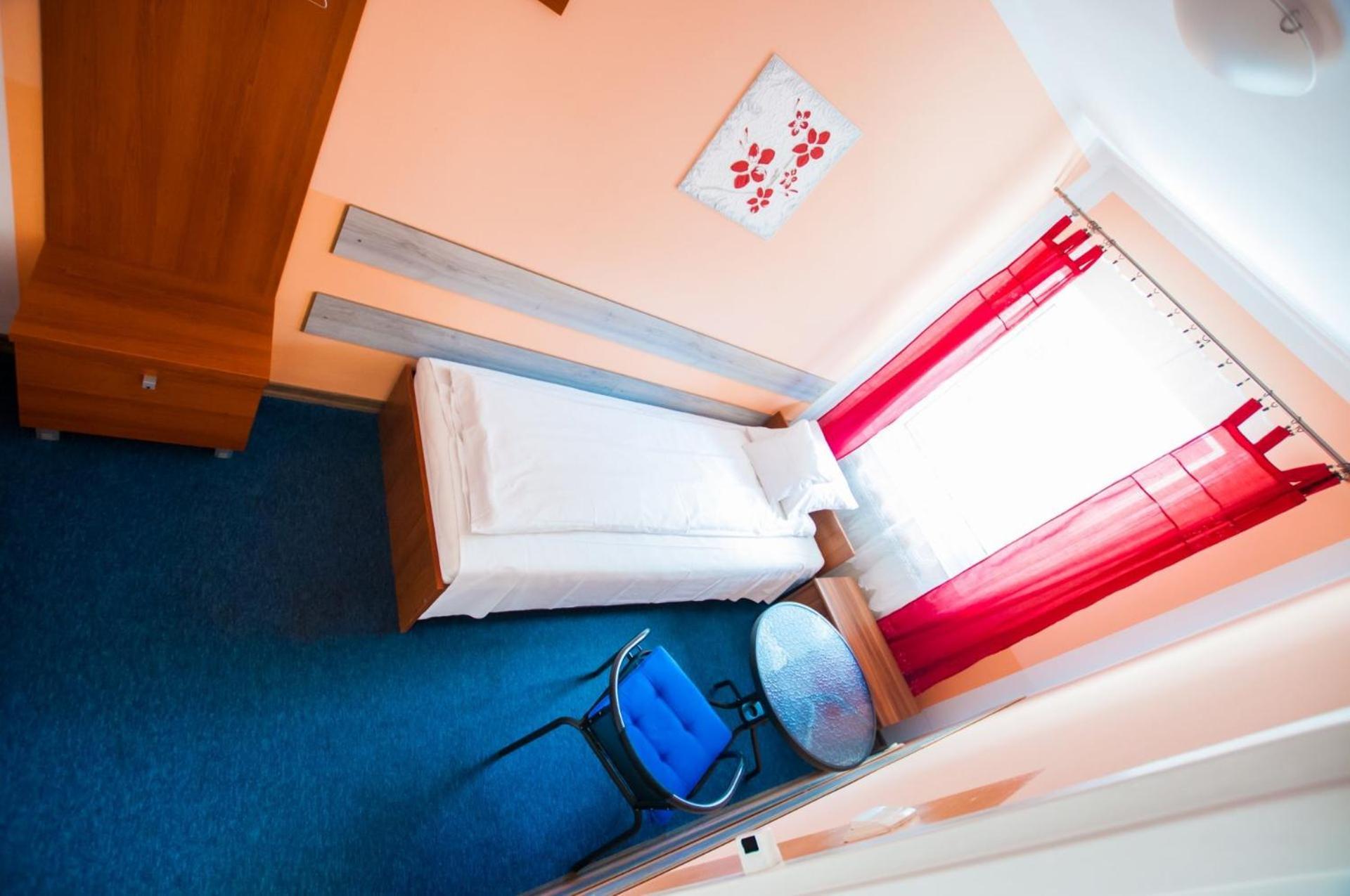Red Carpet Hostel Краків Екстер'єр фото