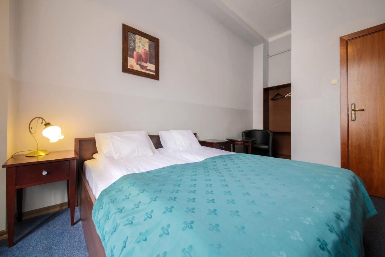 Red Carpet Hostel Краків Екстер'єр фото