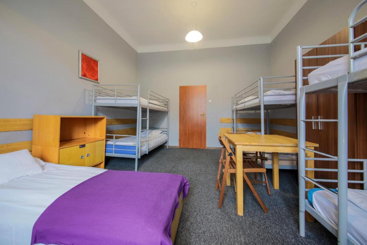 Red Carpet Hostel Краків Екстер'єр фото