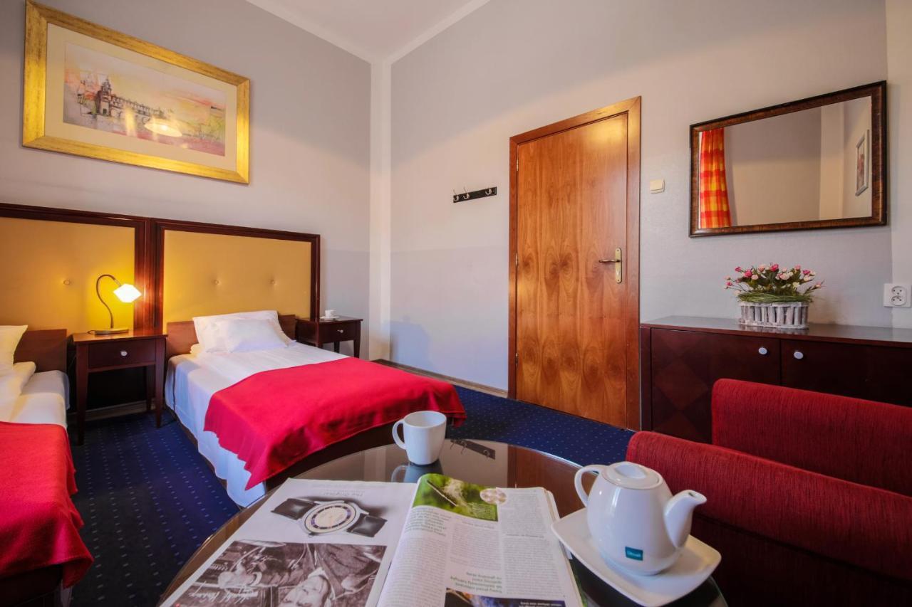 Red Carpet Hostel Краків Екстер'єр фото