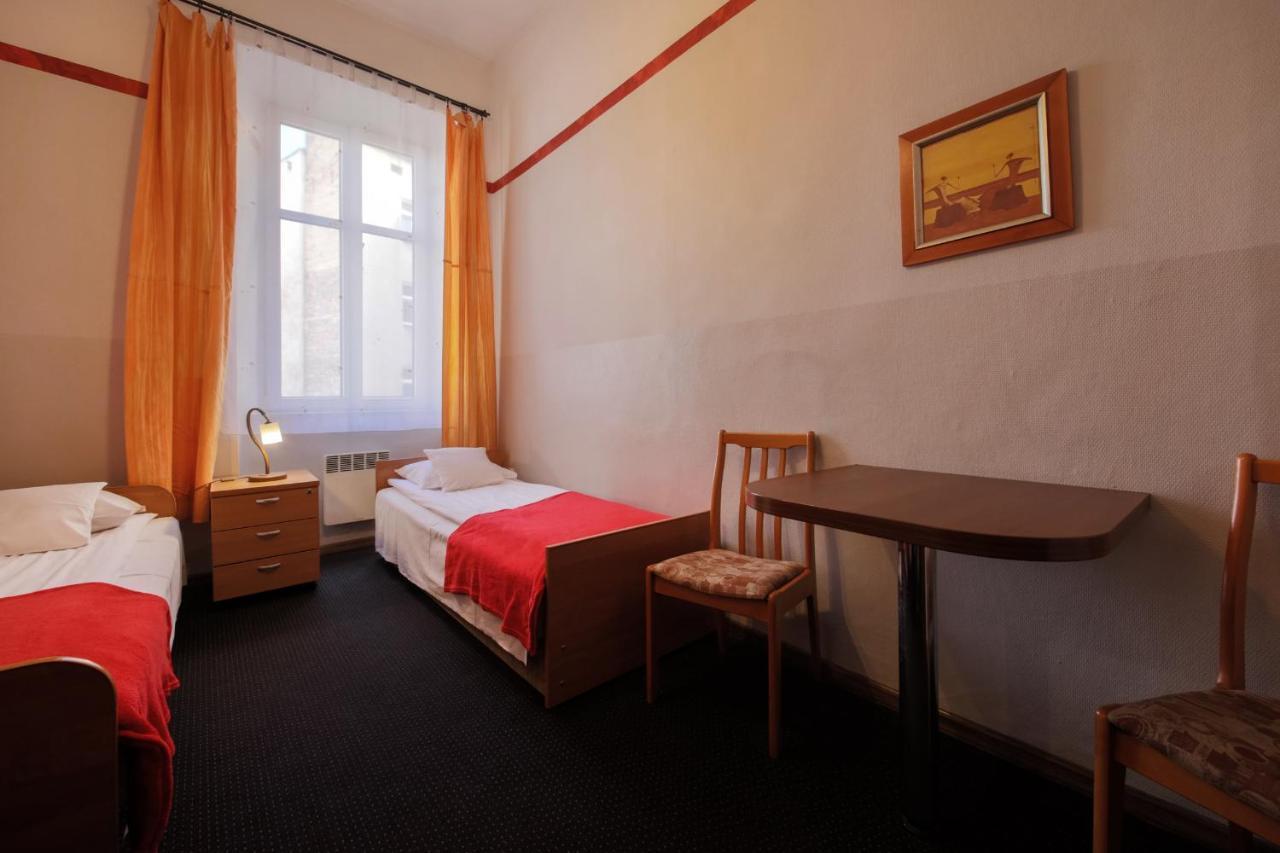 Red Carpet Hostel Краків Екстер'єр фото