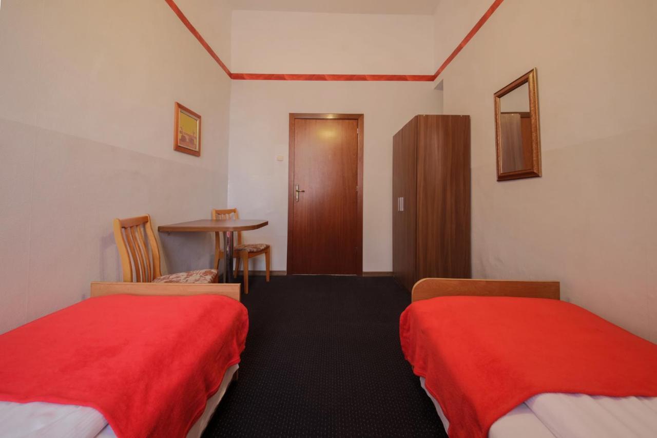 Red Carpet Hostel Краків Екстер'єр фото