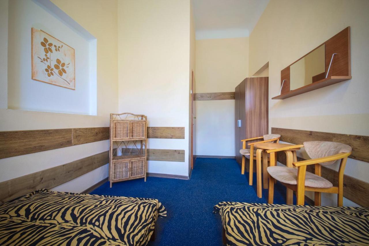 Red Carpet Hostel Краків Екстер'єр фото