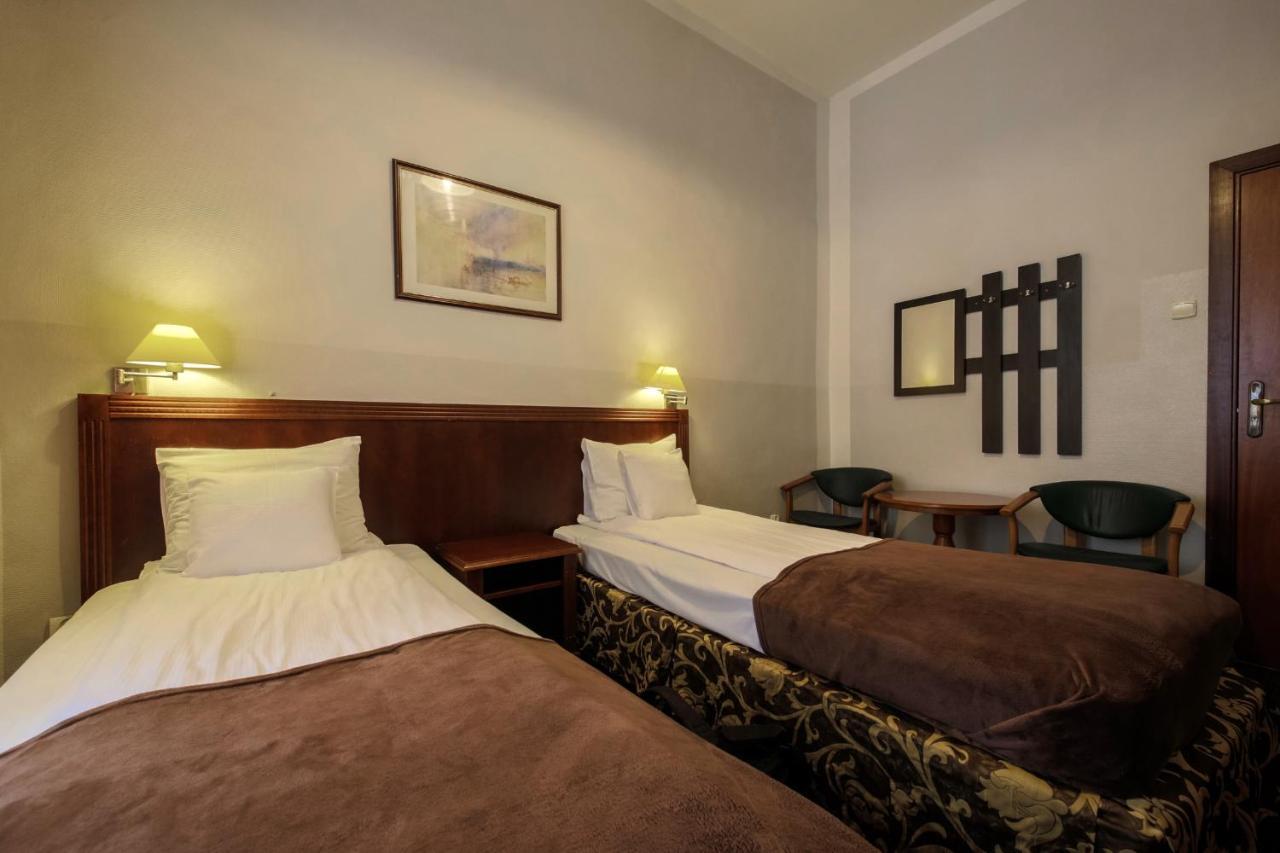 Red Carpet Hostel Краків Екстер'єр фото