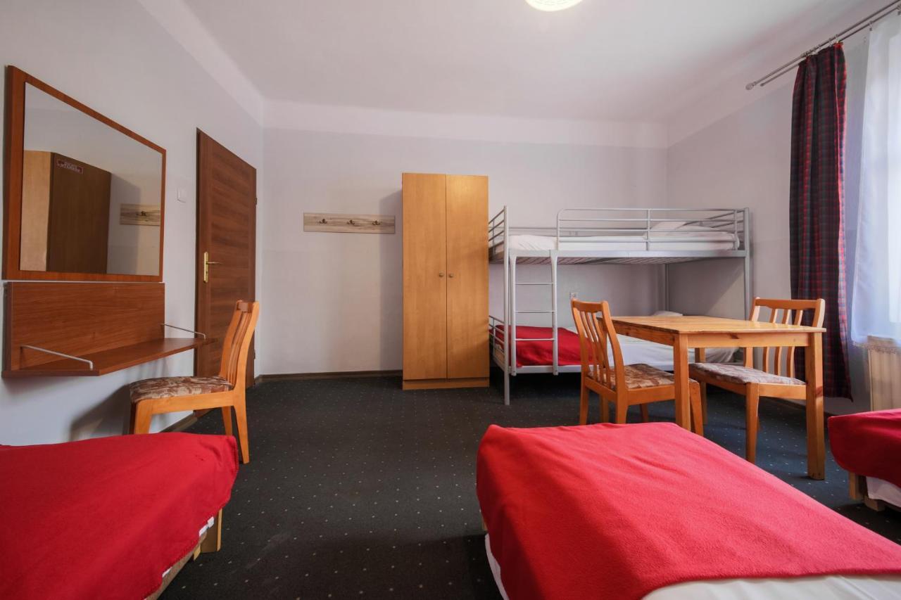 Red Carpet Hostel Краків Екстер'єр фото