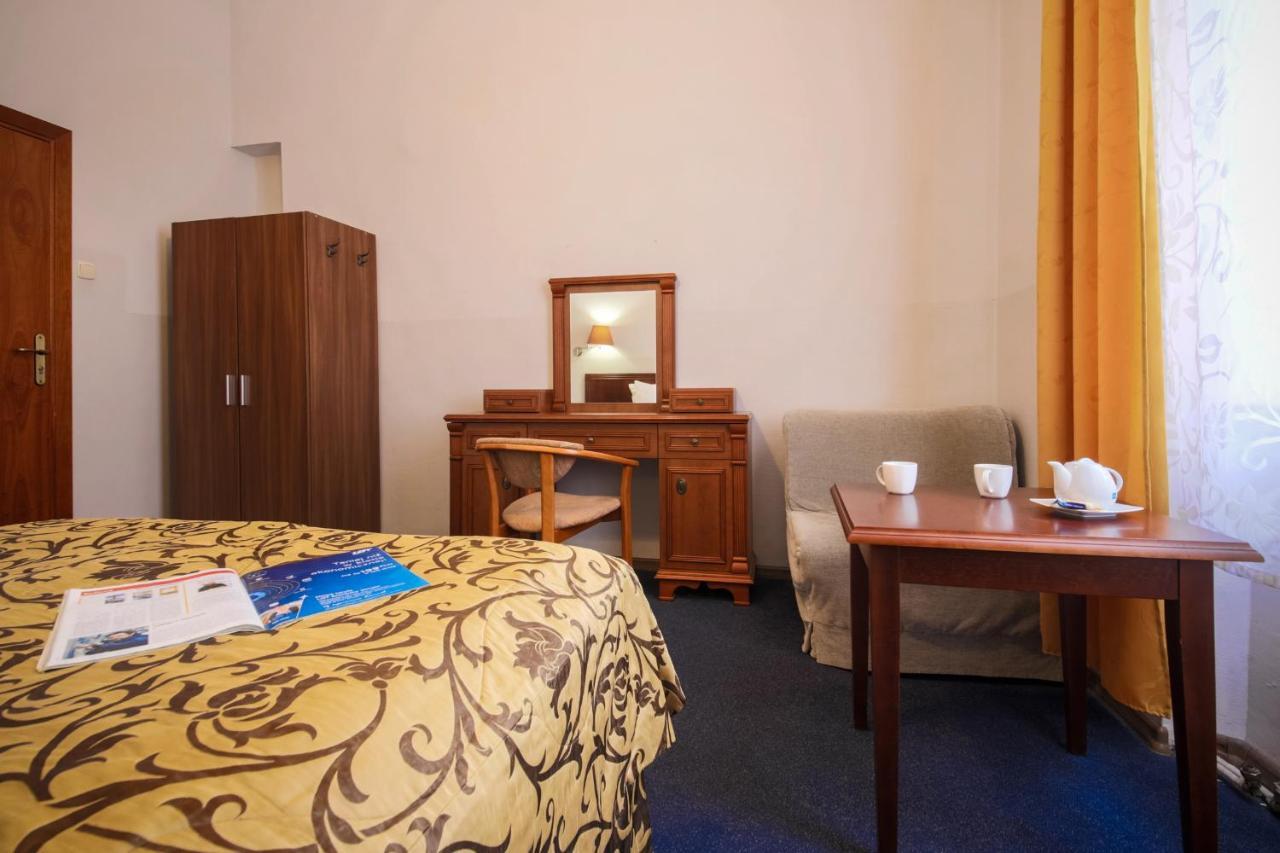 Red Carpet Hostel Краків Екстер'єр фото