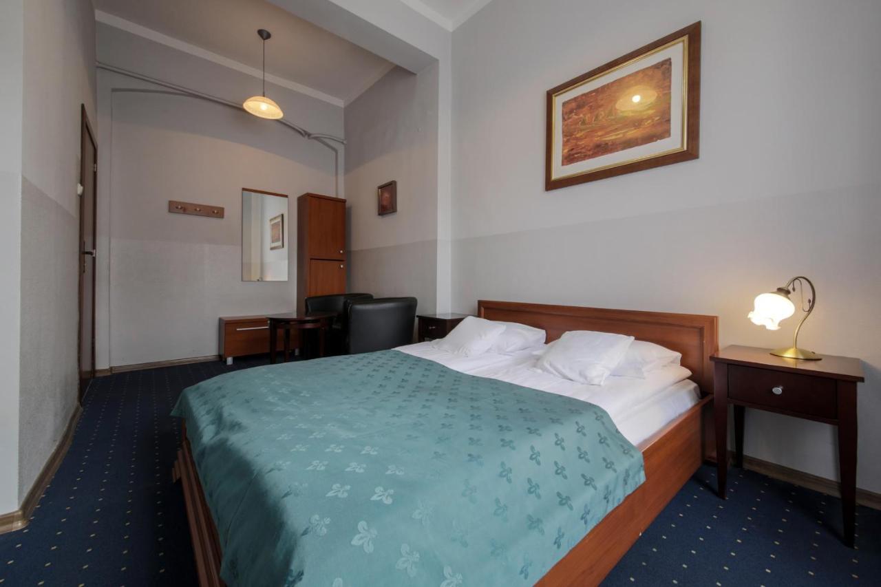 Red Carpet Hostel Краків Екстер'єр фото