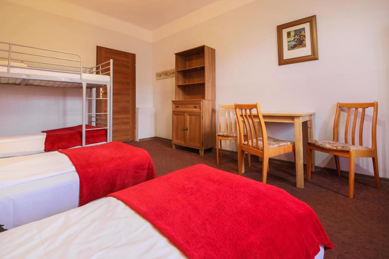 Red Carpet Hostel Краків Екстер'єр фото