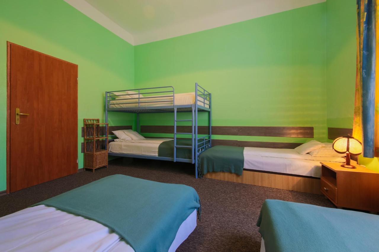 Red Carpet Hostel Краків Екстер'єр фото