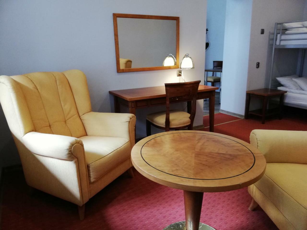 Red Carpet Hostel Краків Екстер'єр фото
